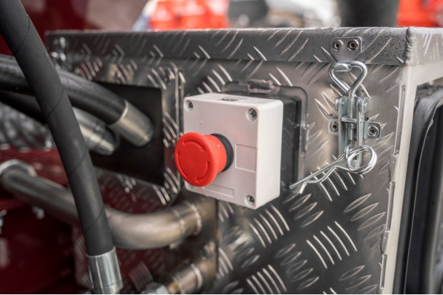 Наружная кнопка отключения насоса высокого давления