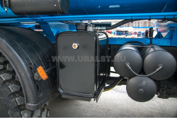 Автоцистерна для технической воды АЦВ-15 УСТ 5453 Камаз 65224-53