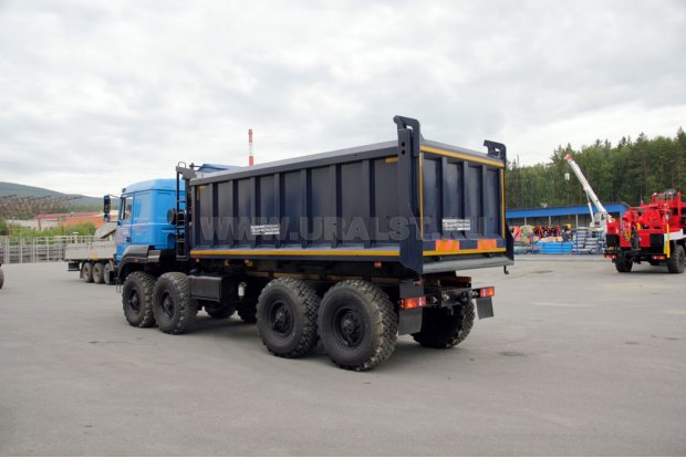 Самосвальный автомобиль Урал 532362-70. Самосвальная навеска 16,6 куб. м
