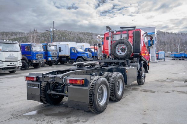 Тягач АМТ N.V. 632910 (6х6) шины 315/80R22.5