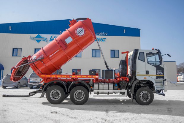 Автоцистерна вакуумная нефтепромысловая АКНС-10 НК FAW 3250 6Х6, КБ 3675 ДОПОГ