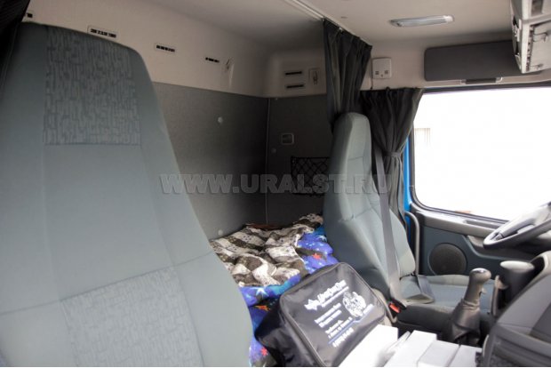 Седельный тягач с КМУ ИМ-180-05 УСТ 5453 Volvo FM-Truck
