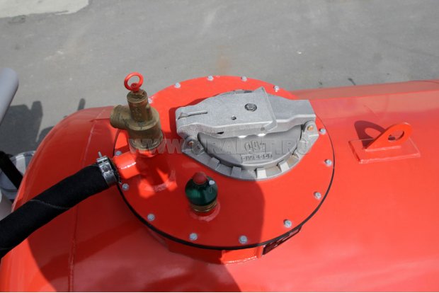 Заливная горловина цистерны. Люк CIVACON