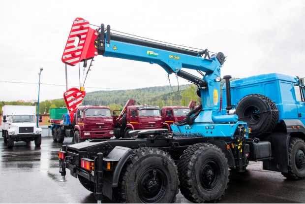 Седельный тягач с КМУ ИМ-240А (тросовый) УСТ 5453 Урал 44202-82Е5