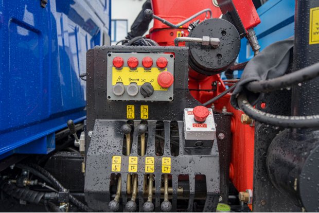 Рычаги управления КМУ и опорами