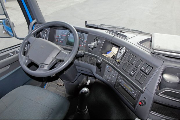 Седельный тягач с КМУ ИМ-180-05 УСТ 5453 Volvo FM-Truck