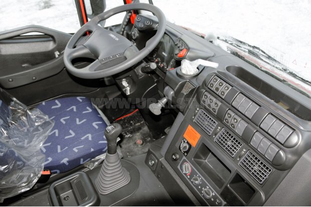 Приборная панель кабины IVECO-AMT 653900