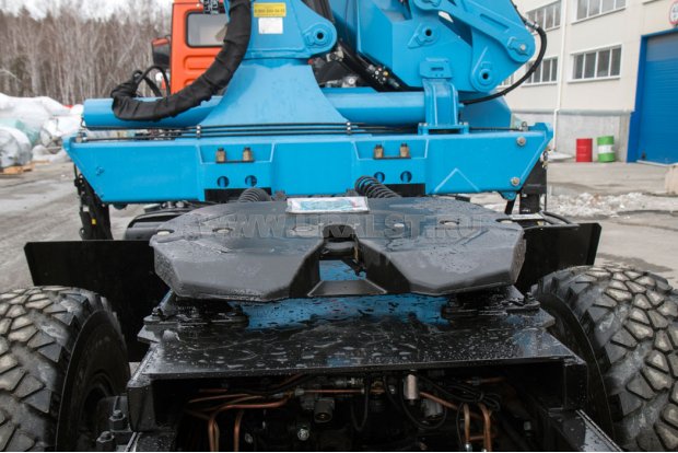Седельно-сцепное устройство тягача Камаз 43118-46 с КМУ ИМ-240