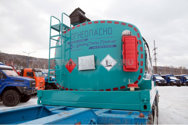 Контейнер-цистерна УСТ 94653А КЦ-16 с площадкой