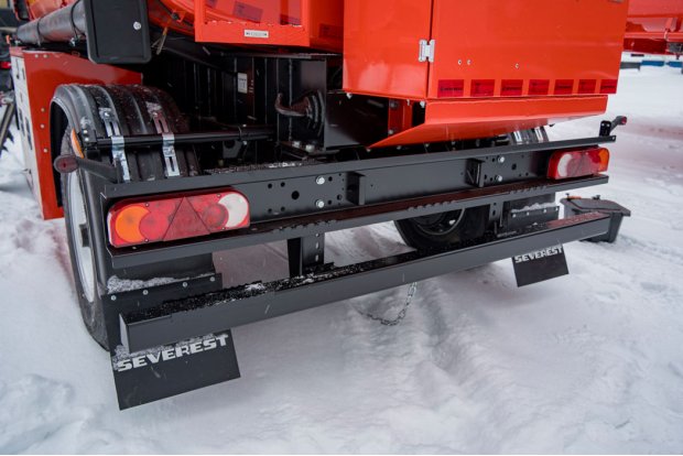 Заднее защитное устройство