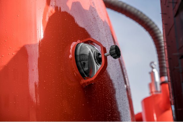 Смотровое окно емкости