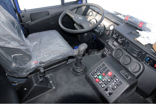 Кабина водителя автомобиля Урал 4320-80