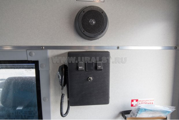 Переговорное устройство в салоне вахтового автобуса