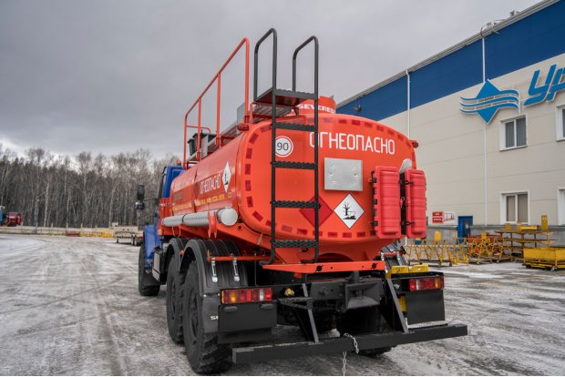 Лестница для подъема на площадку обслуживания цистерны