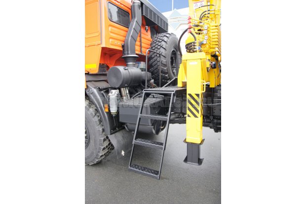 Лестница для подъема на КМУ SOOSAN SCS 513