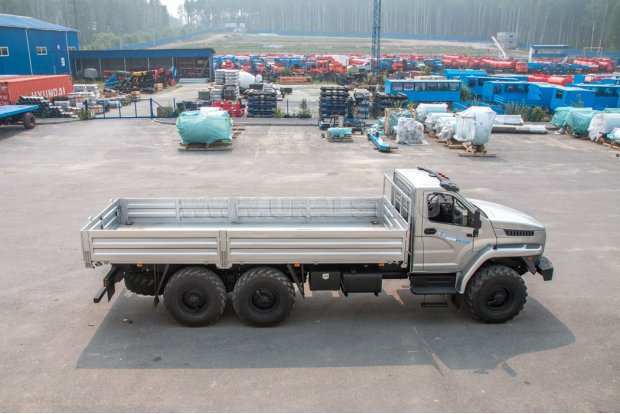 Автомобиль-контейнеровоз бортовой Урал NEXT 4320-6951-74