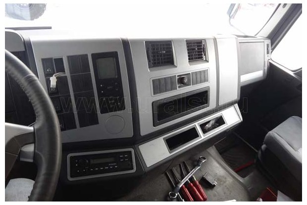 Седельный тягач SX4255NT324 400л.с.