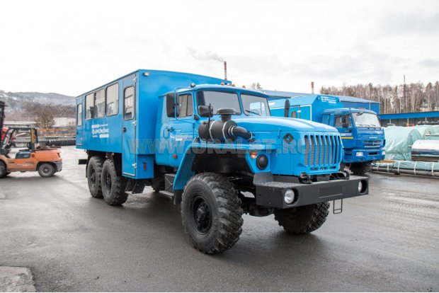 Вахтовый автобус Урал