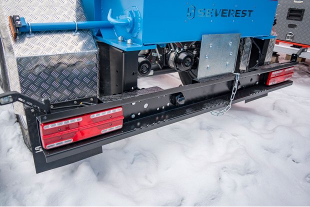 Заднее защитное устройство