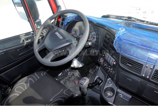 Приборная панель седельного тягача IVECO-AMT