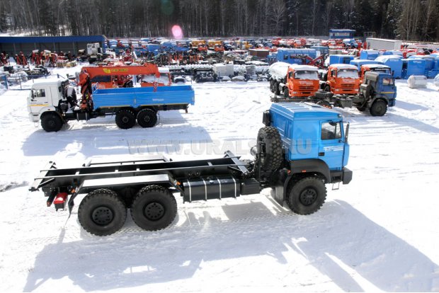 Контейнеровоз Урал 63701М-1951