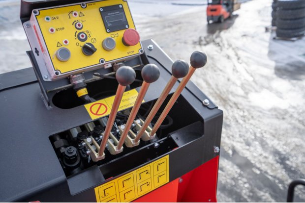 Верхнее управление КМУ ИТ-150