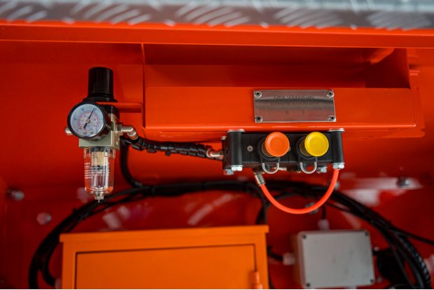 Блок управления донным клапаном и манометр