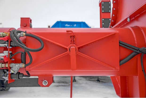 Механизм телескопирования полуприцепа опоровоза