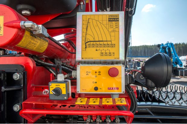 Седельный тягач с КМУ Fassi F245A.0.24 УСТ 5453 Камаз 43118, сп.м