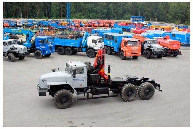 Автомобиль-тягач Урал с КМУ Palfinger PK-23500A