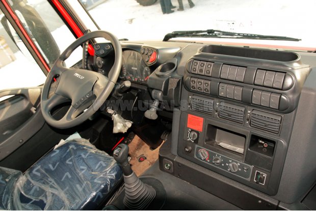 Приборная панель кабины IVECO-AMT 653901