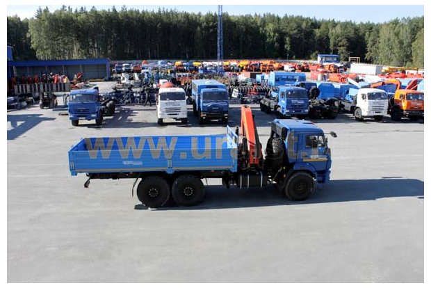 Бортовой автомобиль Камаз с краном-манипулятором