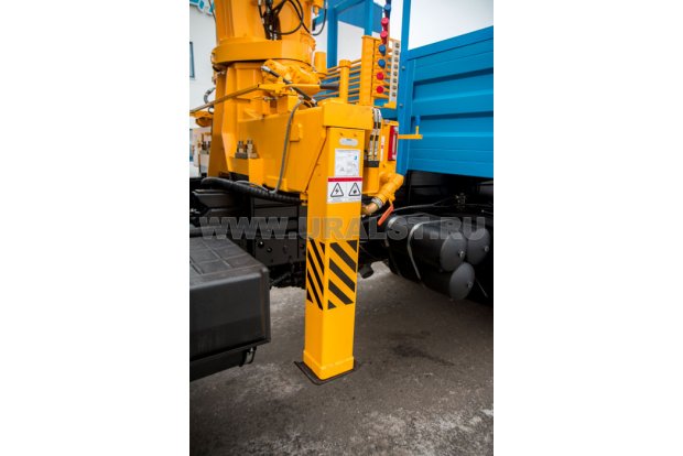 Бортовой с КМУ Soosan SCS736 УСТ 5453 Камаз 43118
