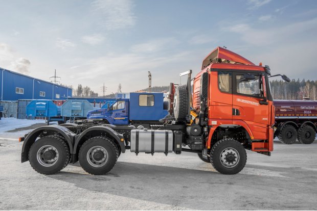 Седельный тягач УСТ 5453 SHACMAN (ШАКМАН) SX42586V385 (6х6), шины 315/80R22,5, ССУ 1560, ДОПОГ