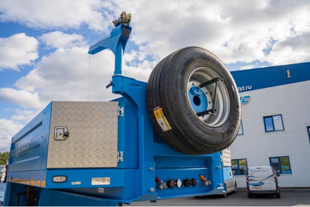 Укосина ДЗК и запасное колесо