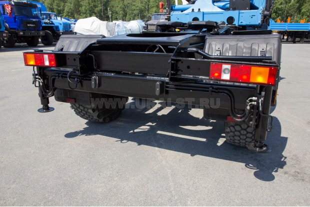 Седельный тягач с КМУ ИМ-320 УСТ 5453 Урал 532362-1151-70