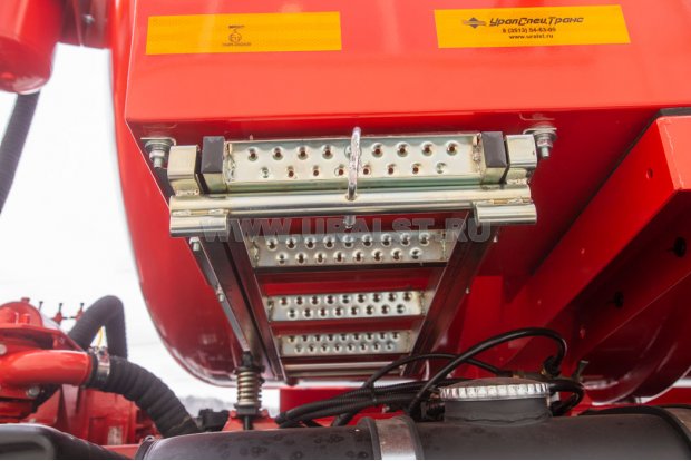 Автоцистерна вакуумная для нефтепродуктов АКН-11-ОД КО УСТ 5453 Камаз 43118-50, доработка под ДОПОГ