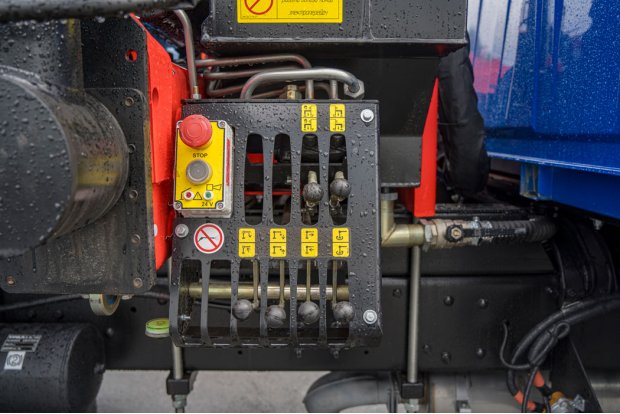 Рычаги управления КМУ и опорами