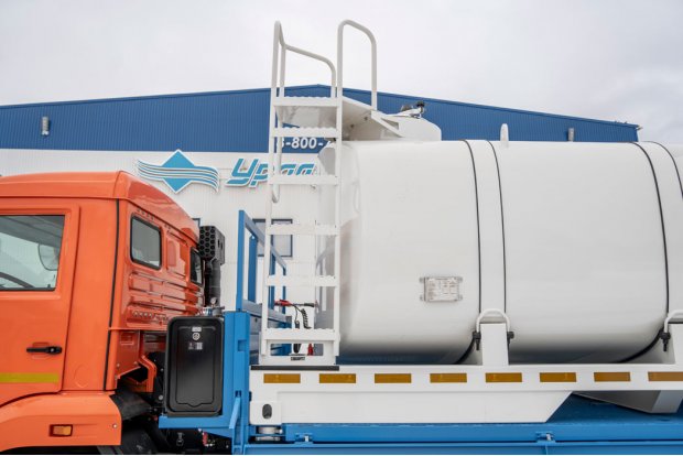 Лестница для подъема на площадку обслуживания цистерны