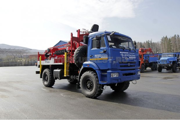 Бурильно-крановая машина Камаз 43502-45 с буром и КМУ Kanglim KDC 5600