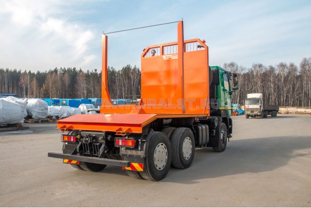 Лесовозный тягач УСТ-5453