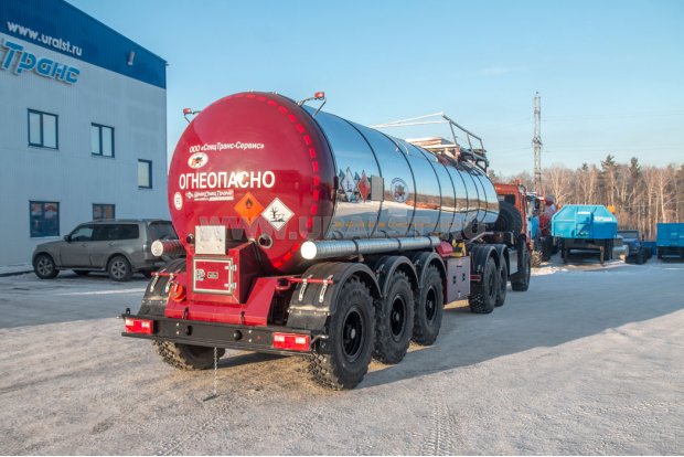 Полуприцеп цистерна нефтевоз