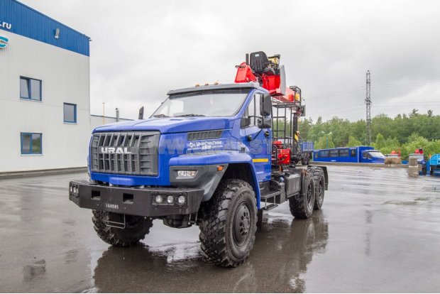 Седельный тягач с КМУ TAURUS 055А УСТ 5453 Урал NEXT 4320-72 