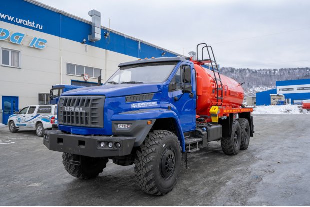 Автоцистерна вакуумная коммунальная МВ-10 КО УСТ 5453 Урал NEXT 4320-6951-72, ревизионный люк, подогрев сливного крана