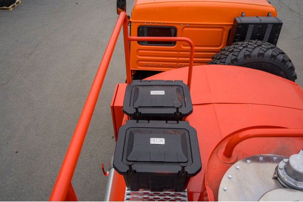 Ящики для песка и кошмы