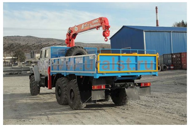 Бортовой Урал с КМУ UNIC-503