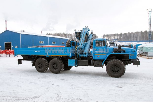 Бортовой Урал 4320 с ИМ-240 с буром