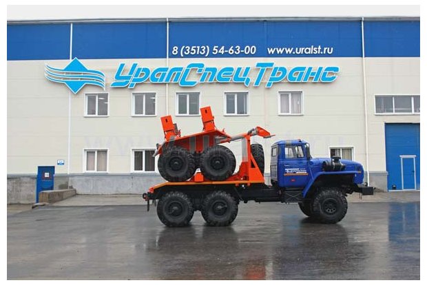 Трубоплетевозный автопоезд Урал 55571