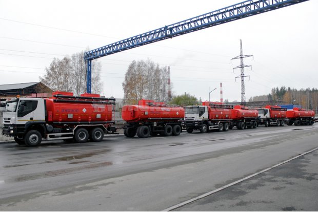 АТЗ-20-2 IVECO TRAKKER УСТ-5453 и Прицеп–цистерна ПЦ 20-31Д УСТ–94651
