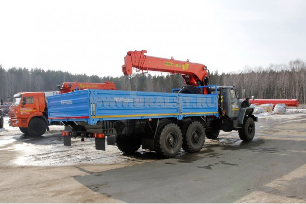 Автомобиль бортовой Урал 4320-72М с краном-манипулятором ИТ-180